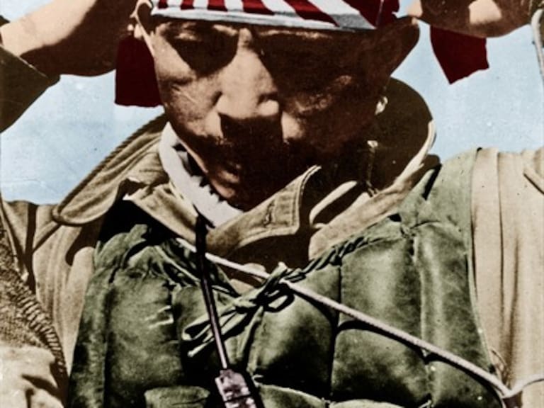 La historia del actor porno japonés que estrelló un avión contra la mansión de un jefe Yakuza