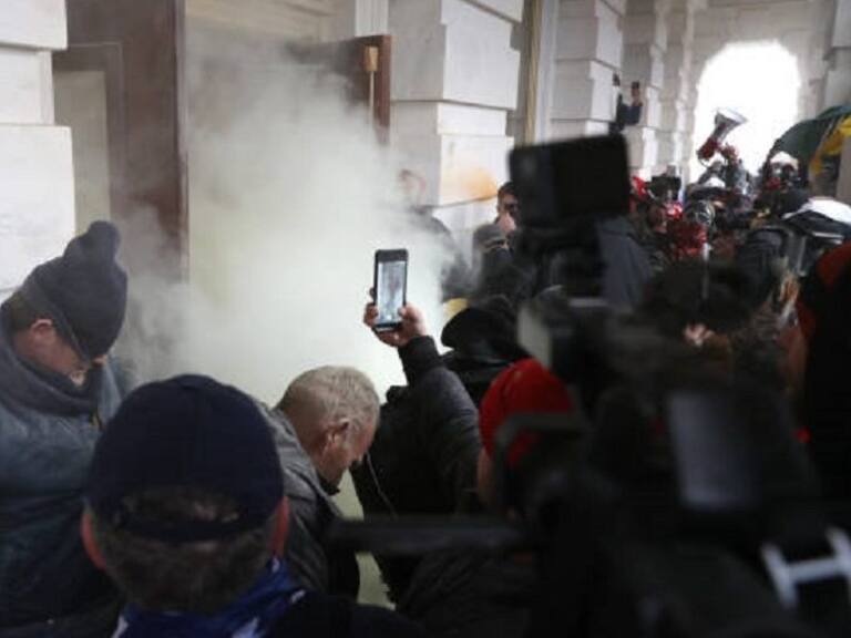 Murió mujer que recibió disparos de agentes de seguridad durante la irrupción en el Capitolio de Estados Unidos