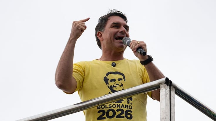 Hijo de Jair Bolsonaro ofrece bajar su candidatura presidencial a cambio de la amnistía de su padre