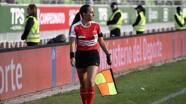 04 de Mayo de 2019 / VALPARAISO Arbitro asistente mujer Cindy Nahuelcoy,durante el parido valido por el Campeonato As.com 2019 entre Santiago Wanderers Deportes Melipilla , disputado en el Estadio Elías Figueroa de Valparaiso
FOTO :PABLO OVALLE ISASMENDI / AGENCIAUNO