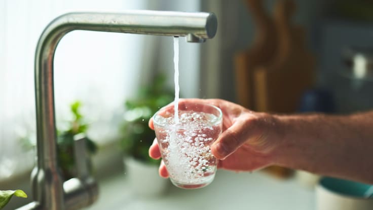 Megacorte de agua en Santiago parte este viernes: las 8 comunas que tendrán el servicio suspendido por 36 horas