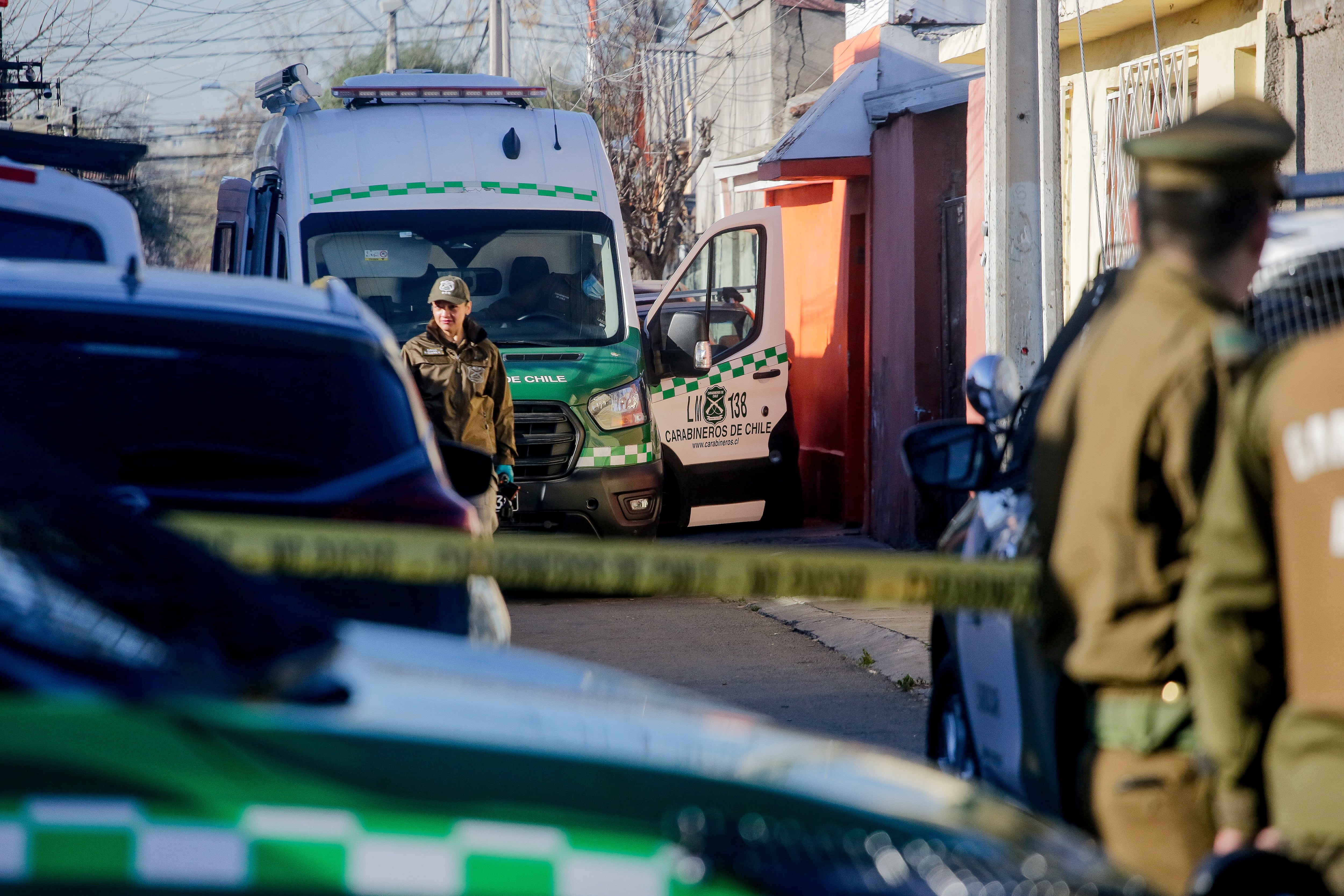 7 de septiembre de 2026/CONCHALÍ Carabineros realiza peritajes en un domicilio de la comuna de Conchalí, a raíz de la confesión de un hombre de ser el autor de la desaparición de Mariana Sepúlveda, joven estudiante desaparecida el año 2008.
FOTO: HANS SCOTT/AGENCIAUNO