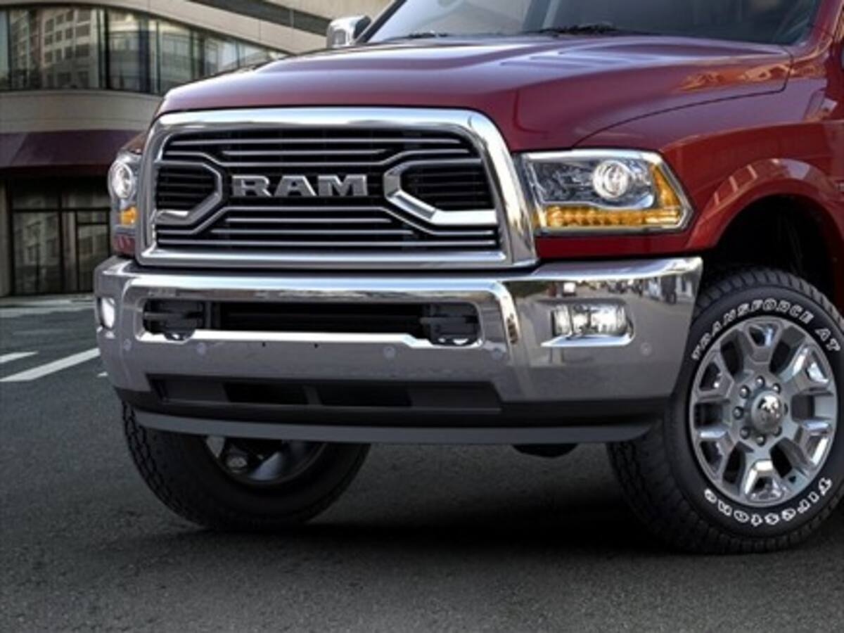 Fiat Chrysler llama a revisión 1,2 millones de camionetas