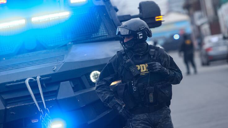 Para realizar “un acto delictual de alta connotación”: qué se sabe sobre el vehículo encontrado con armamento y explosivos en Santiago