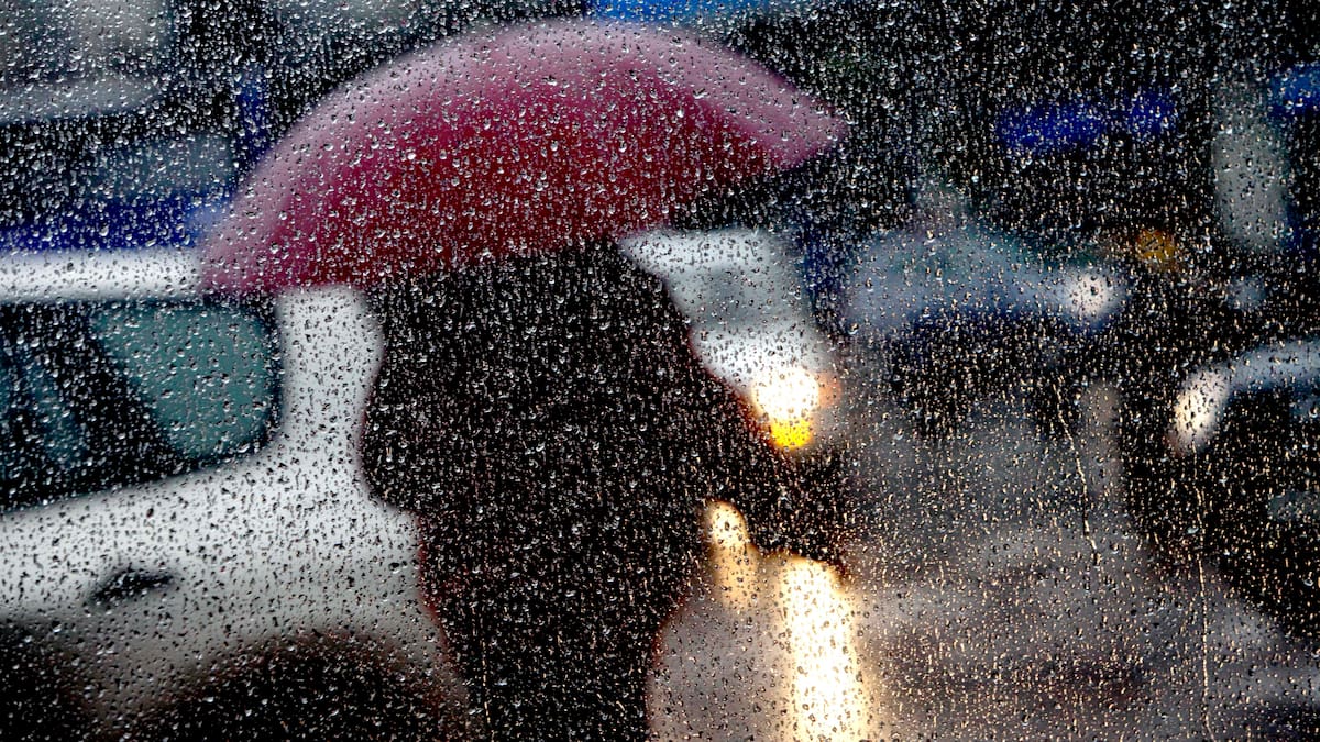 Vuelve la lluvia en Santiago: a esta hora comenzarán las precipitaciones en la capital el viernes
