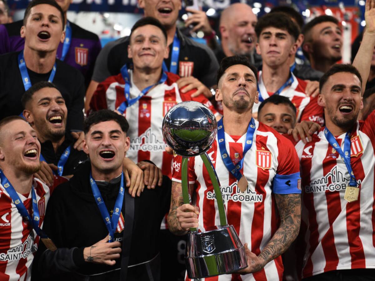 Notable momento: Javier Altamirano levantó la copa de campeón del fútbol argentino junto a Estudiantes de La Plata