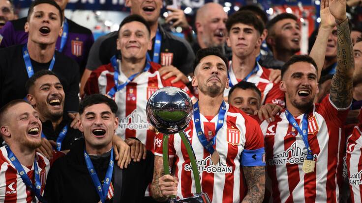 Notable momento: Javier Altamirano levantó la copa de campeón del fútbol argentino junto a Estudiantes de La Plata