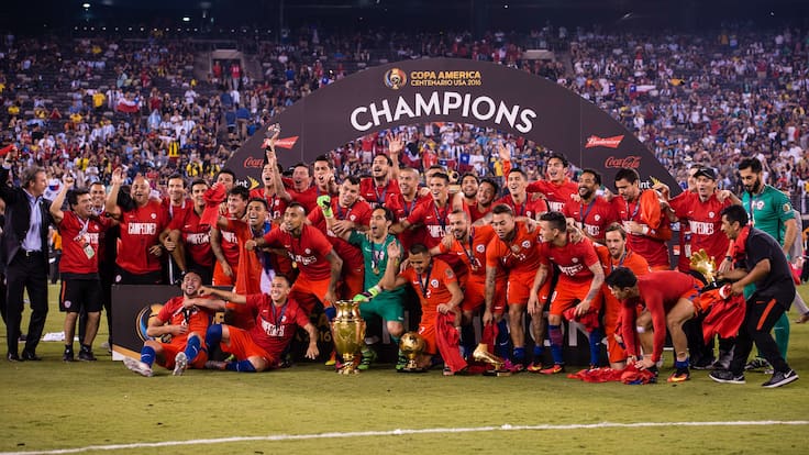 Fue bicampeón de América con La Roja y ahora aprovecha sus últimos años como futbolista en España