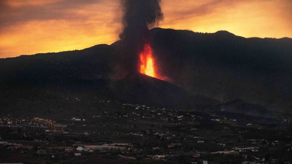 LA PALMA CANARY ISLANDS, SPAIN - SEPTEMBER 23: The 'Cumbre Vieja' volcano, on 23 September, 2021 in El Paso, La Palma, Canary Islands, Spain. The lava coming out of the volcano of 'Cumbre Vieja', in El Paso (La Palma), has covered since the eruption began this Sunday, September 19, a total of 166 hectares and has already destroyed 350 buildings, according to satellite monitoring of the Copernicus program of the European Union. In this way, the lava already covers 14 hectares more than 36 hours ago, while the buildings destroyed in its path have also grown by thirty in relation to last Tuesday, September 21. (Photo By Kike Rincon/Europa Press via Getty Images)