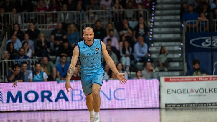 A un segundo de perder el partido y desde 25 metros: el triple imposible que enloquece al básquet internacional