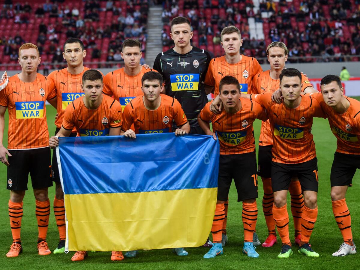 Equipo ucraniano Shakhtar Donetsk jugó su primer partido tras la invasión de Rusia: hubo homenaje a las ciudades destrozadas