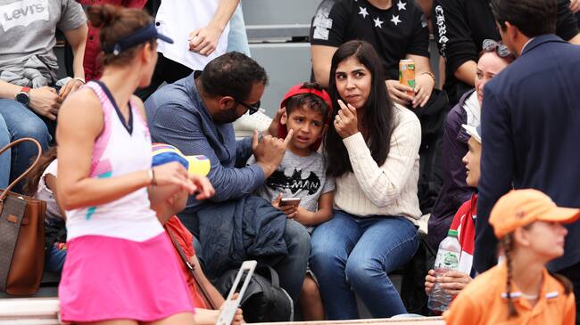 Roland Garros: tenista rumana lanza raqueta y casi impacta a niño