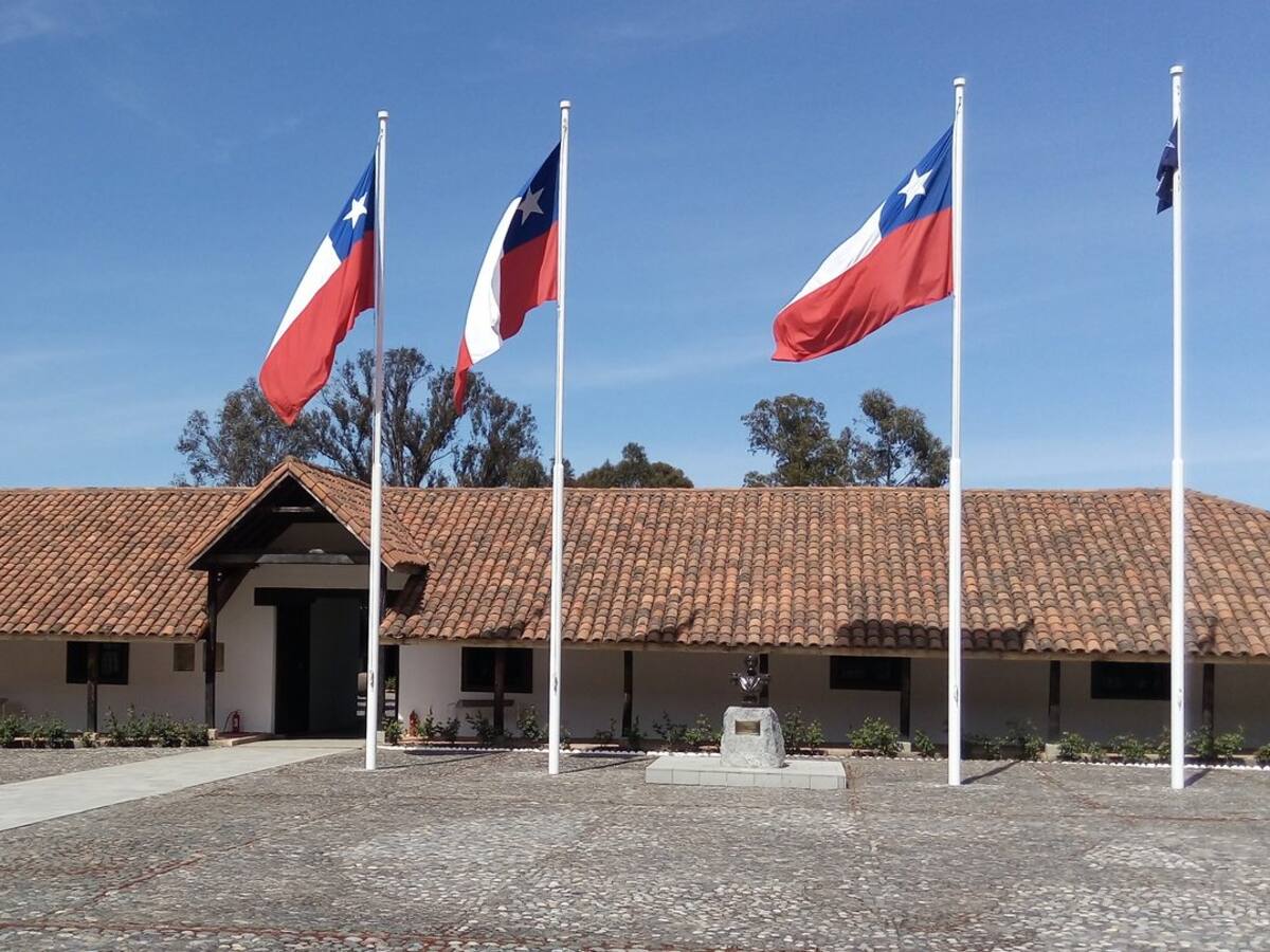 Incendios en Ninhue: resguardan objetos de casa de Arturo Prat que aparece en el billete antiguo de $10 mil