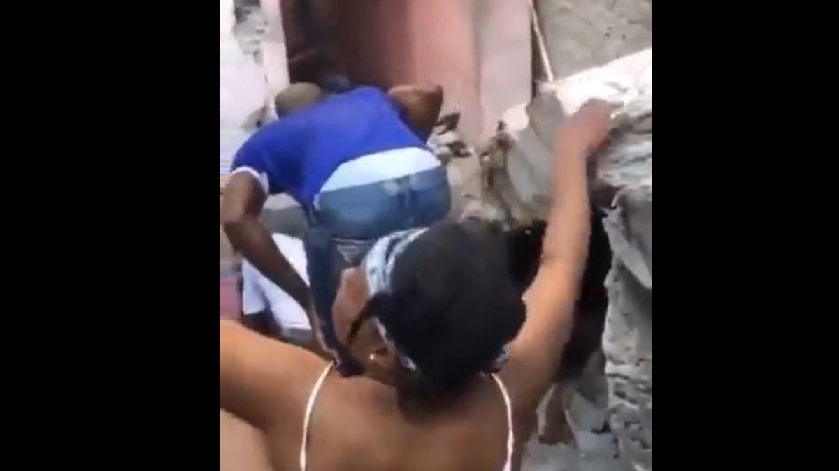 Rescate tras terremoto en Haití