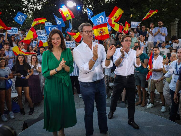 Alberto Núñez Feijóo celebra en Madrid la primera mayoría en España