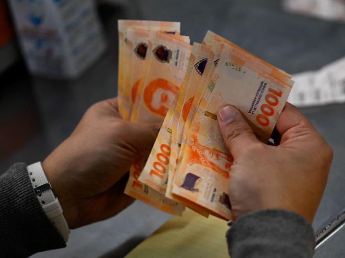 Banco Central de Argentina lanza nuevo billete ante casi 200% de inflación
