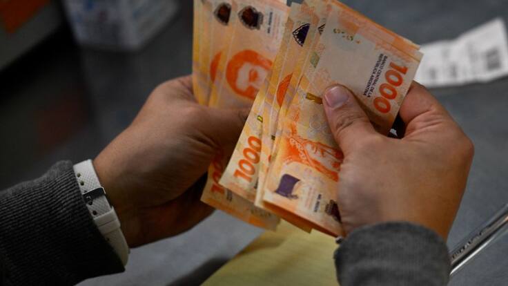 Banco Central de Argentina lanza nuevo billete ante casi 200% de inflación