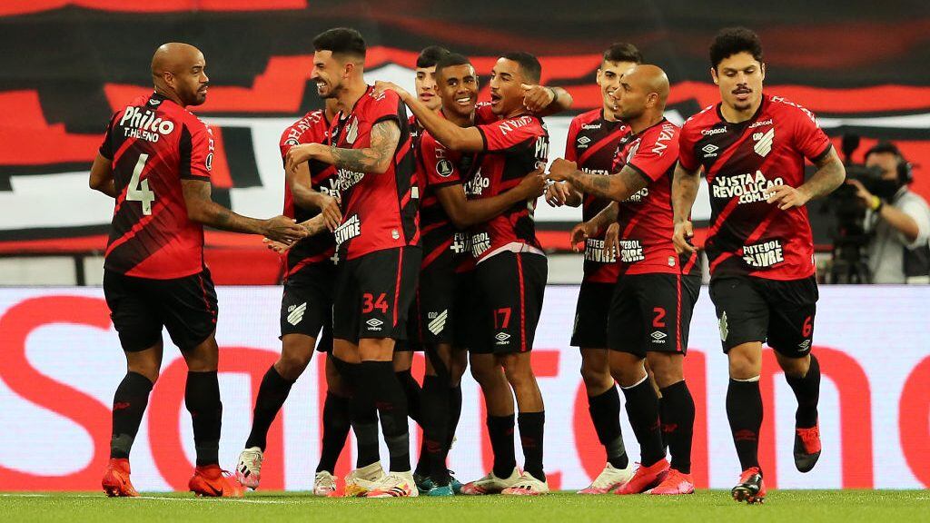 CURITIBA, BRAZIL - SEPTEMBER 23: Players of Athletico Paranaense celebrate their first goal scored by Pedro Henrique #34 during a group C match of Copa CONMEBOL Libertadores 2020 against Colo-Colo at Arena da Baixada on September 23, 2020 in Curitiba, Brazil. (Photo by Heuler Andrey- Pool/Getty Images)