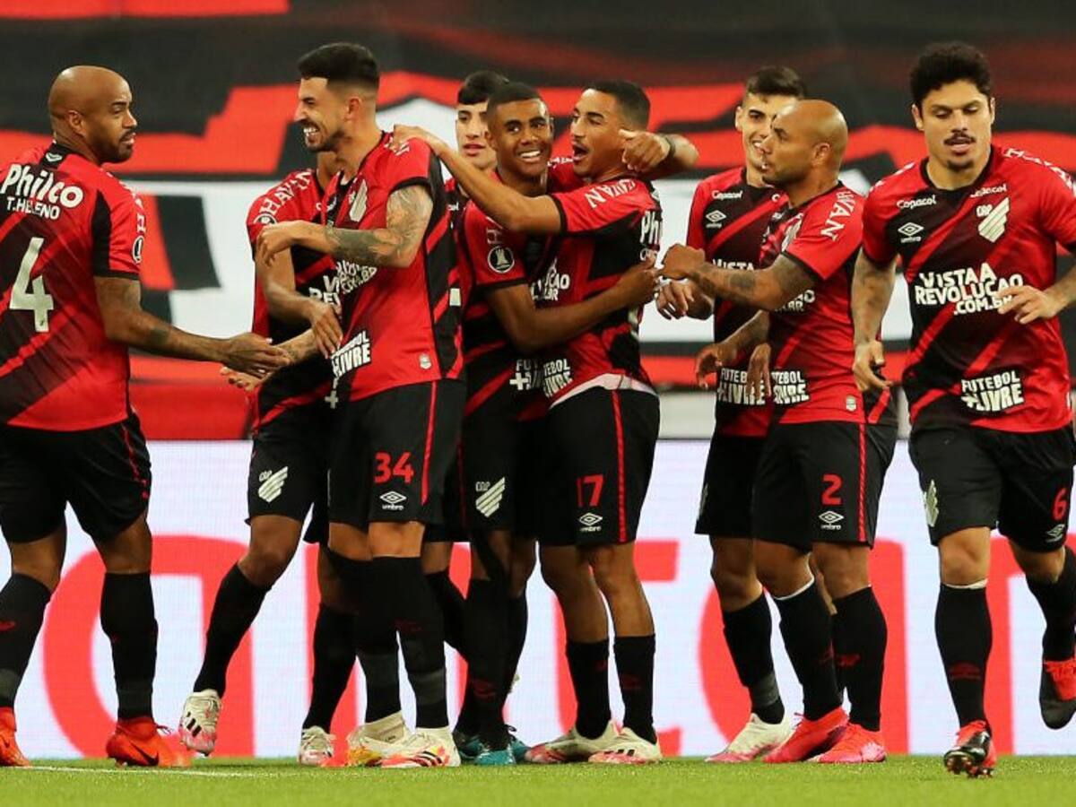 Cuatro miembros de la delegación del Atlético Paranaense dieron positivo por coronavirus