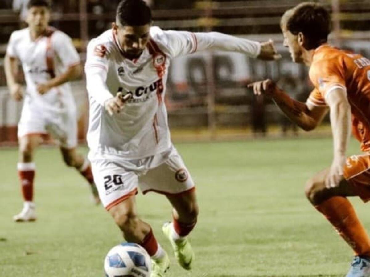 San Felipe renació de las cenizas para empatarle a Cobreloa en el último minuto y con un hombre menos en la Primera B