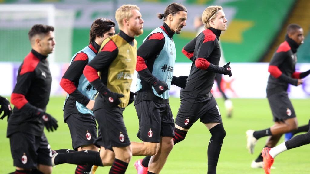 AC Milan's Zlatan Ibrahimovic (centre) and team-mates warm up before the UEFA Europa League Group H match at Celtic Park, Glasgow. (Photo by Jane Barlow/PA Images via Getty Images)