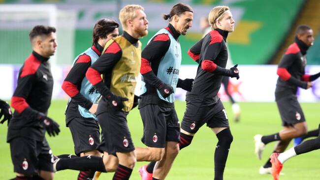AC Milan's Zlatan Ibrahimovic (centre) and team-mates warm up before the UEFA Europa League Group H match at Celtic Park, Glasgow. (Photo by Jane Barlow/PA Images via Getty Images)