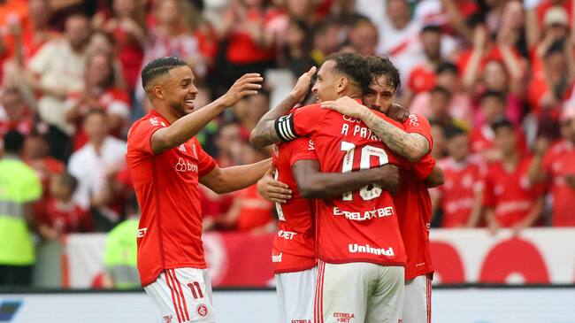 Inter de Porto Alegre golea a Santos por el Brasileirao