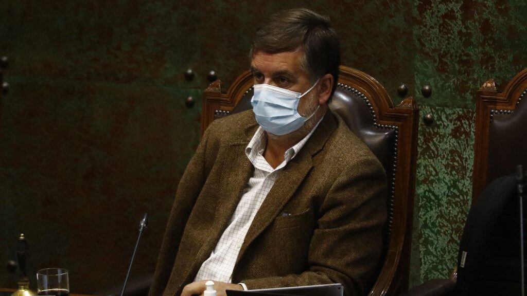 23 DE ABRIL DE 2021/VALPARAISOEl diputado Francisco Undurraga, durante la sesion especial de la Camara de Diputados, citada para votar las indicaciones del Senado al proyecto de tercer retiro de fondos de pensiones, en medio de la pandemia por Coronavirus.
FOTO: LEONARDO RUBILAR CHANDIA/AGENCIAUNO