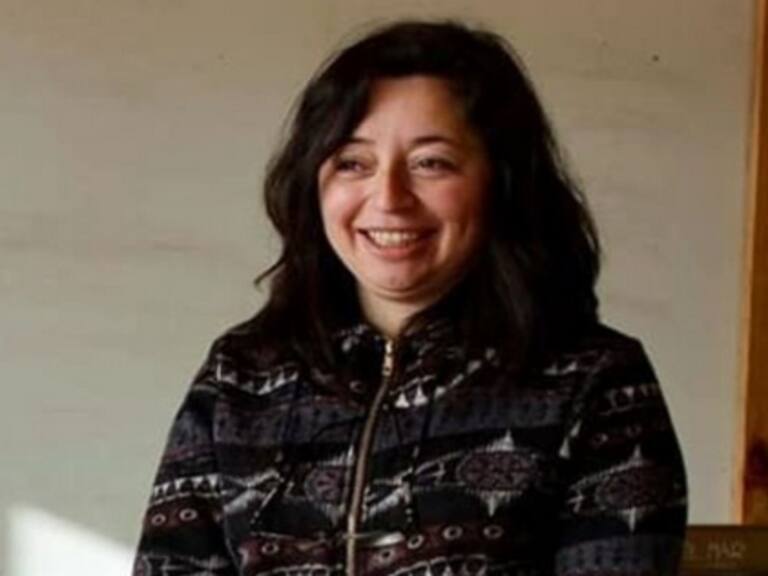 Promueve el análisis y el pensamiento crítico en niños: conoce a la profesora de Coyhaique que participa en gira del Presidente Boric por Europa