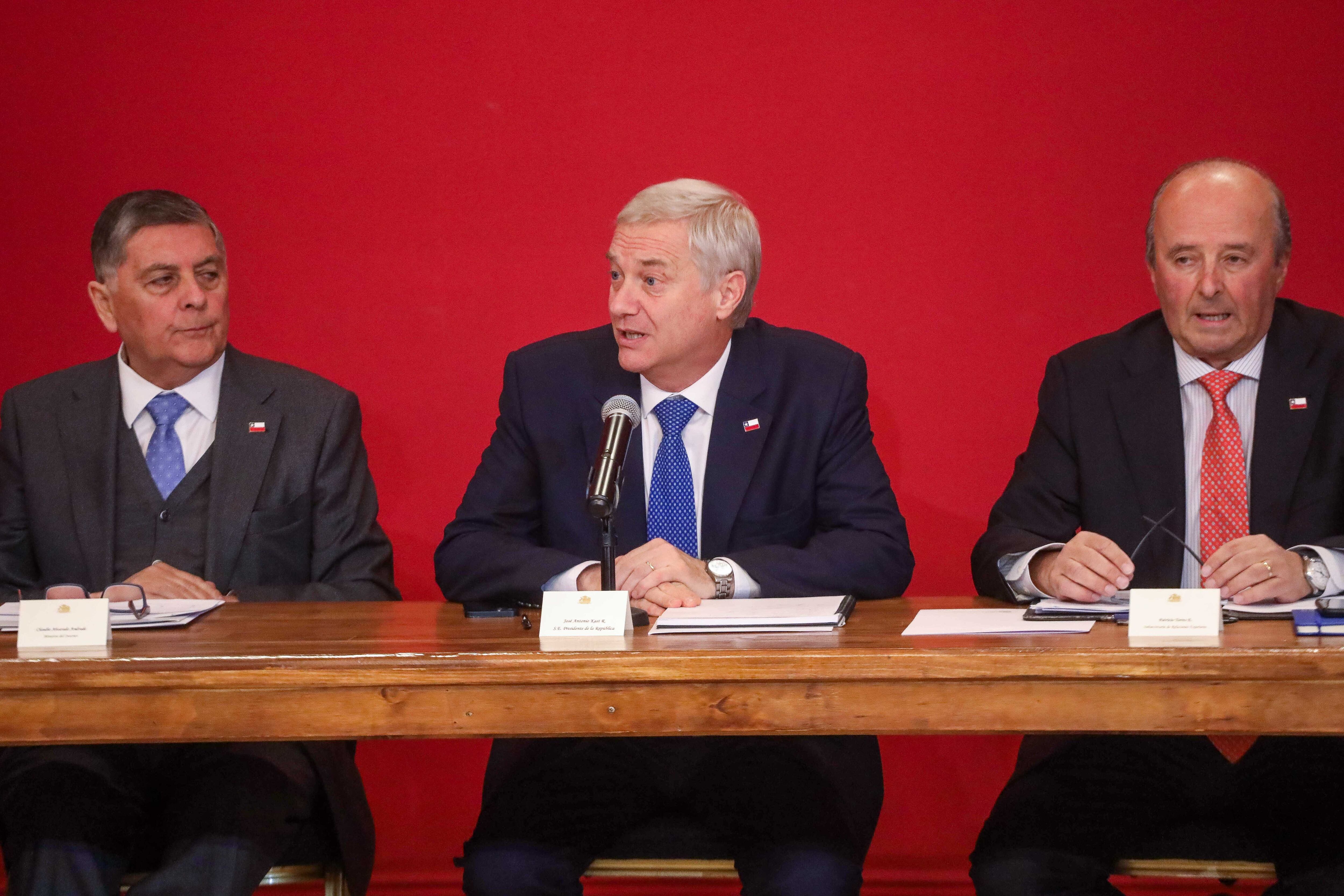 11 de mayo de 2026/SANTIAGOEl Presidente de la República, José Antonio Kast, encabeza el tercer Consejo de Gabinete, en el salon Montt Varas del Palacio de La Moneda. En la imagen, Jose Antonio Kast, Presidente de la República, junto a Claudio Alvarado, Ministro del Interior, encabezan el Consejo de Gabinete.FOTO: SEBASTIAN BELTRAN GAETE / AGENCIAUNO
