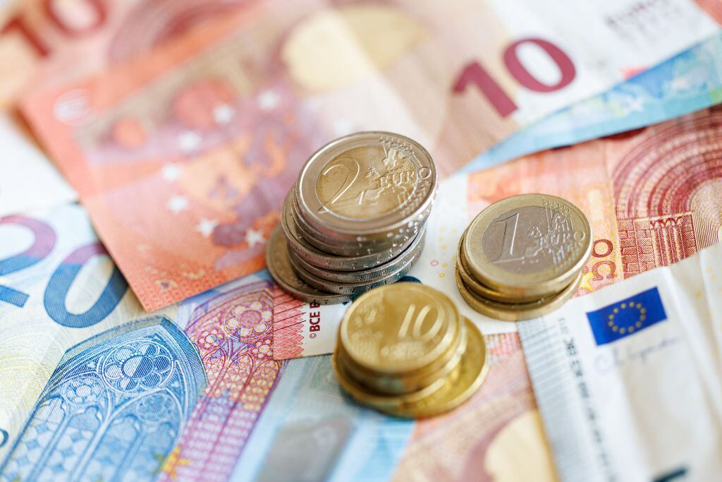Billetes y monedas del euro, el dinero que se utiliza en la eurozona en los países asociados a la Unión Europea