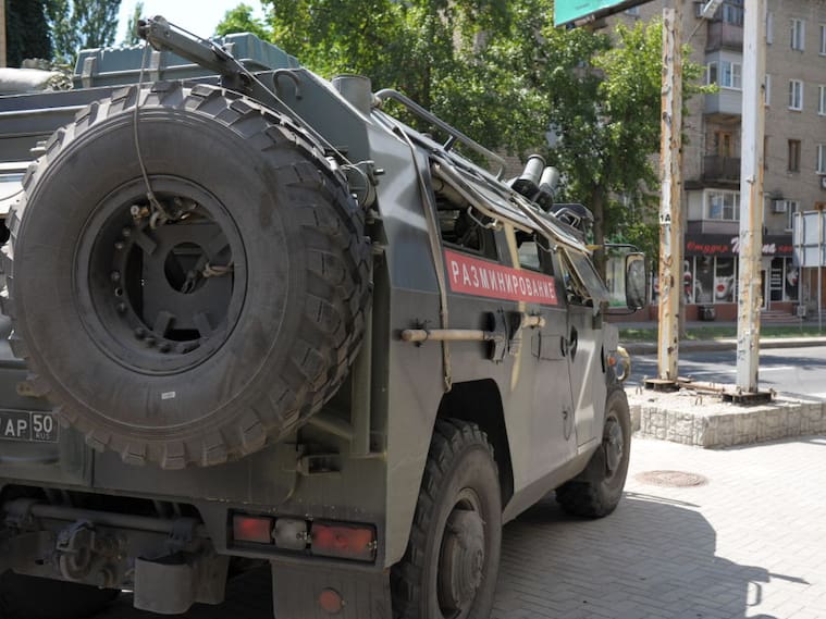 Militares de Rusia avanzan por las calles del Donetsk en Ucrania