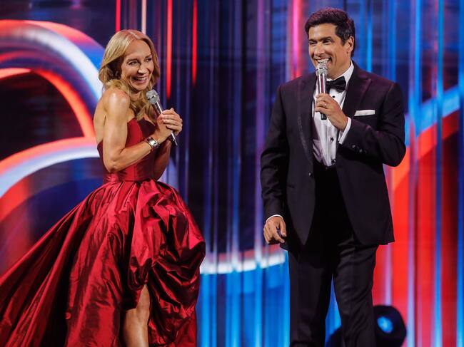 24 DE FEBRERO DE 2025 / VIÑA DEL MAR
Los Animadores Karen Doggenweiler y Rafael Araneda durante la segunda noche del Festival Internacional de la canción Viña 2025 en la Quinta Vergara.
FOTO: DIEGO MARTIN /AGENCIAUNO