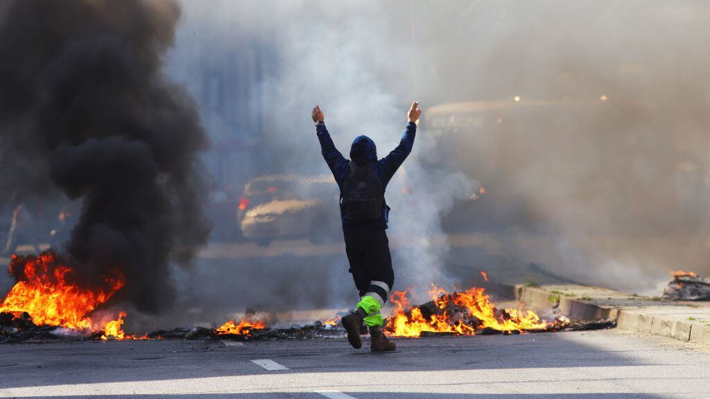 Barricadas, estibadores, protestas, Valparaíso, 1024x576 jpg ok