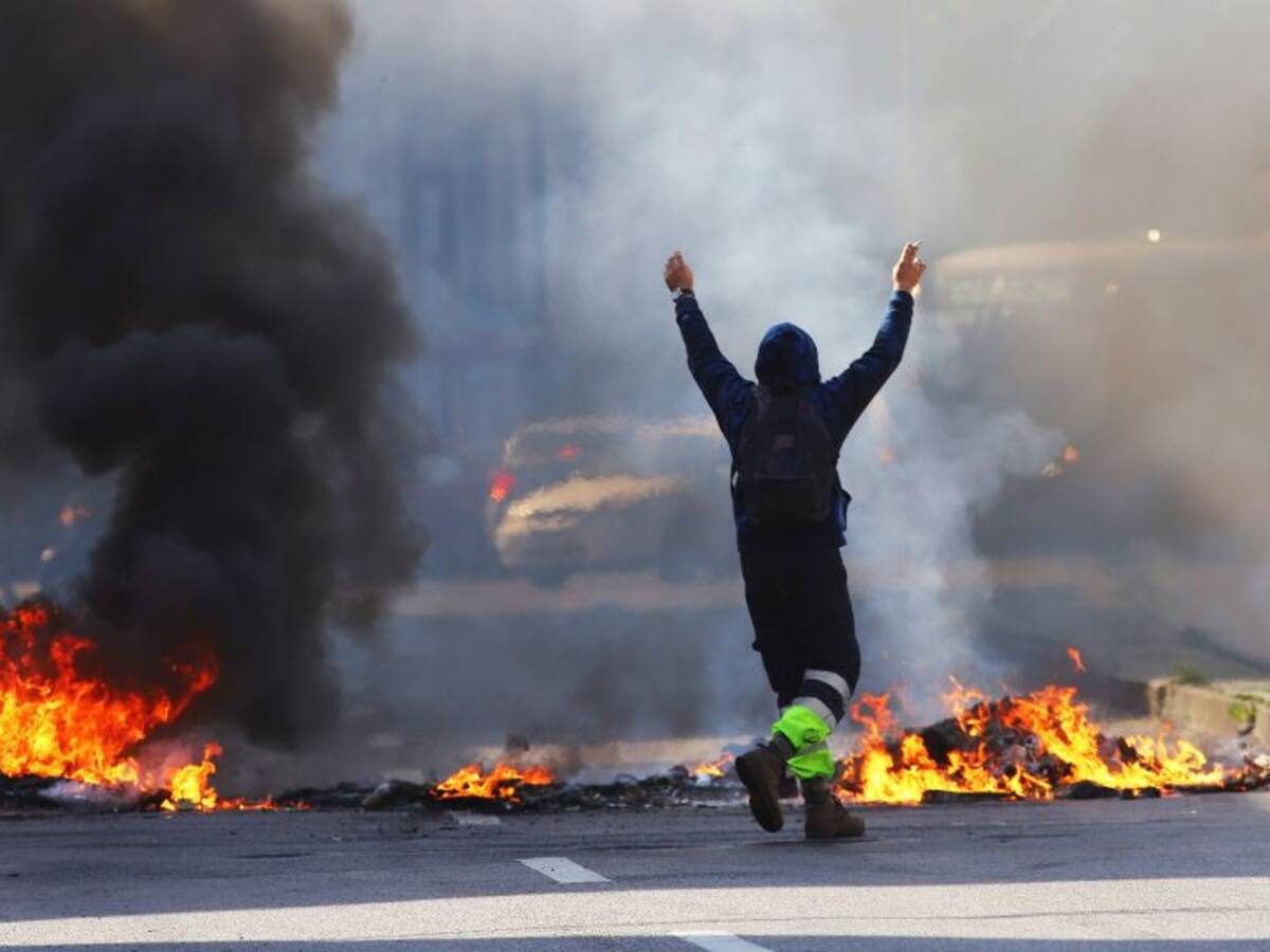Barricadas en Valparaíso: estibadores se manifiestan en medio de negociaciones entre sindicato y empresa Report