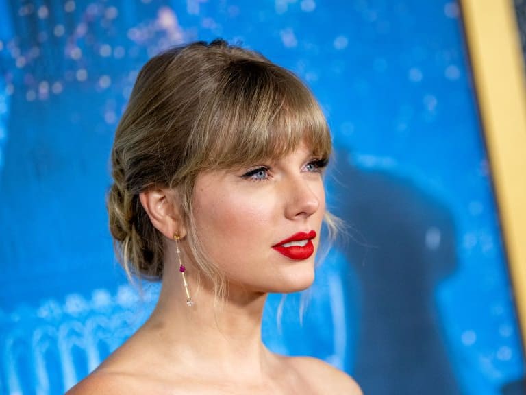 Taylor Swift anunció que estrenará la regrabación de su clásico disco «Fearless»