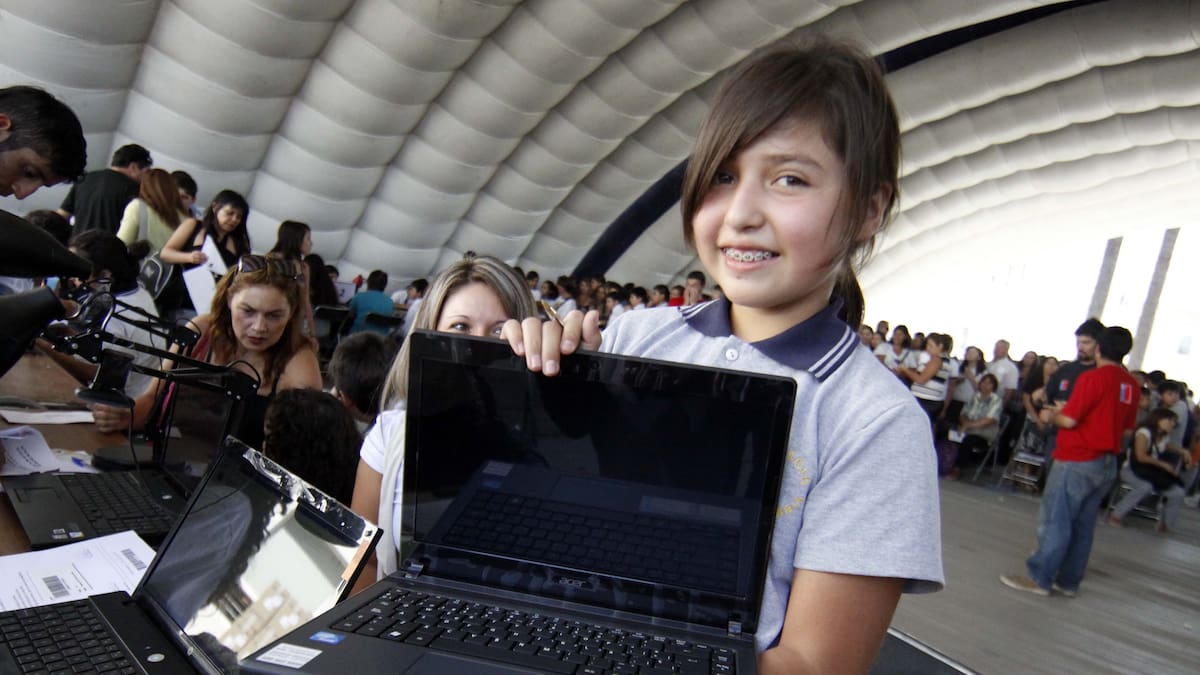 ¿Por qué dejarán de entregar computadores a estudiantes en Chile? Los argumentos del Gobierno para el fin de “Yo elijo mi PC”