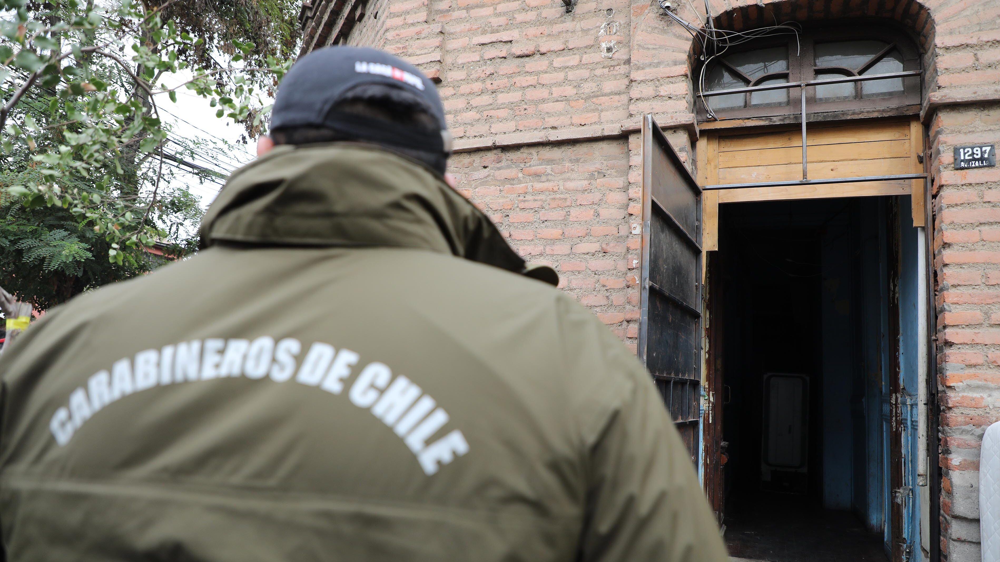 03 de abril 2023/ SANTIAGO
La alcaldesa de Santiago, Irací Hassler, junto a la delegada presidencial Metropolitana, Constanza Martínez, y Carabineros, supervisan operativo de desalojo de inmueble tomado y que era foco de inseguridad para el sector del barrio Matta Sur.
FOTO: LUIS BOZZO B./ AGENCIAUNO