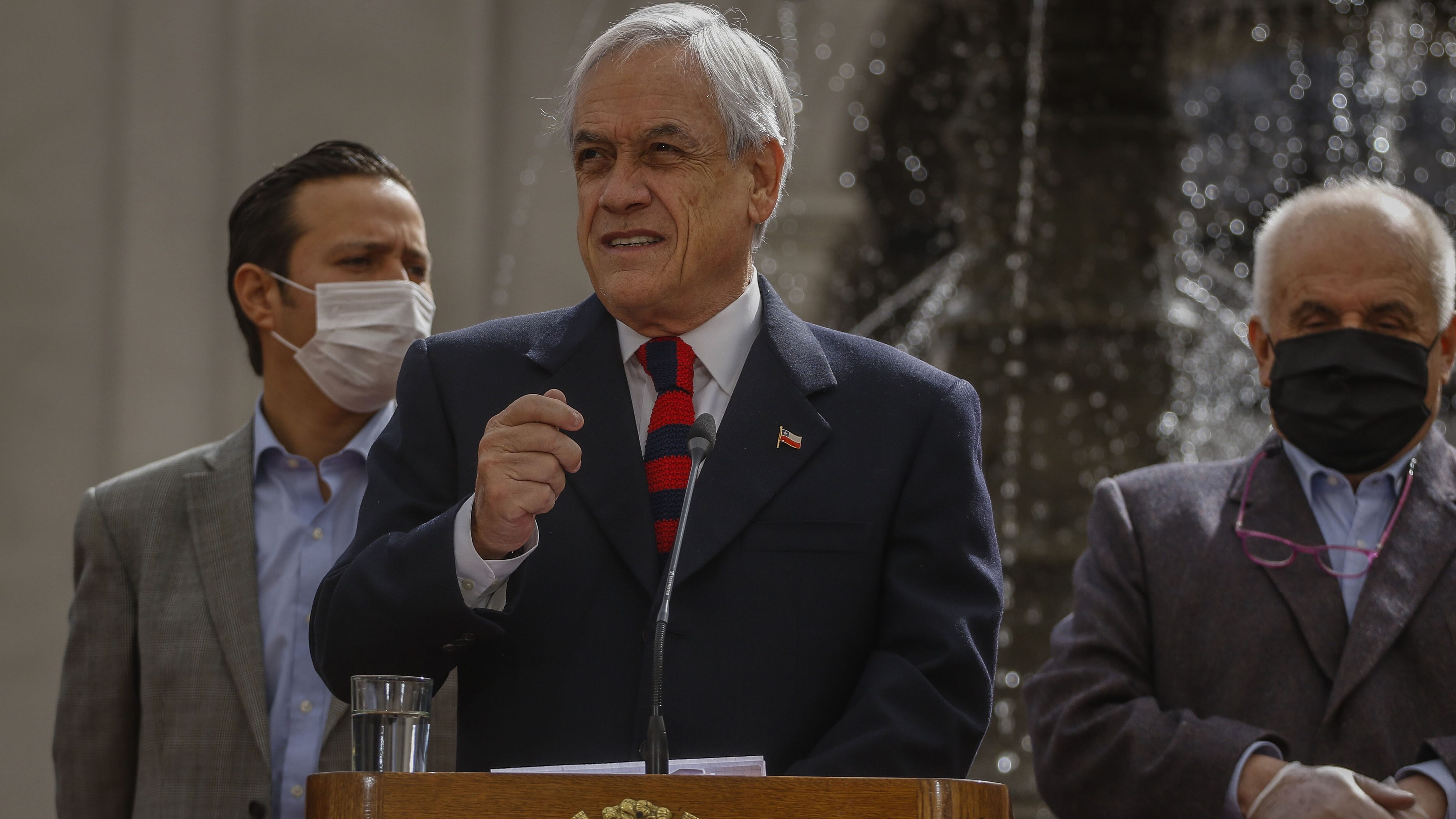 28 de abril del 2020/SANTIAGOSebastian Piñera, Presidente de la Republica, da un punto de prensa en el patio de Los Naranjos, en el Palacio de la Moneda, pone en marcha ley que impulsará crédito a pequeñas empresas con garantía del Estado.
FOTO: SEBASTIAN BELTRAN GAETE/AGENCIAUNO