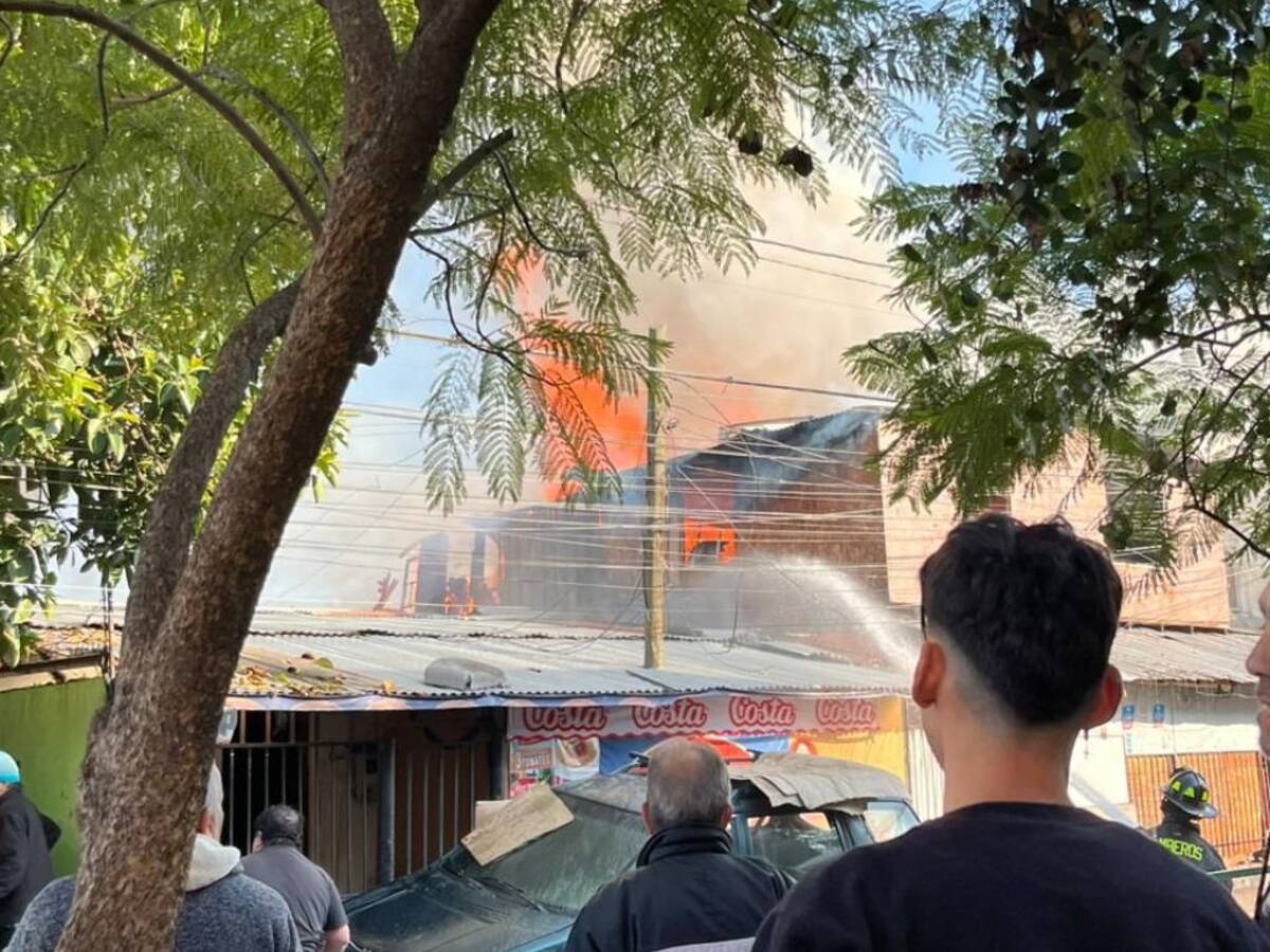 Detienen a hombre por agredir a carabinero durante incendio en San Joaquín