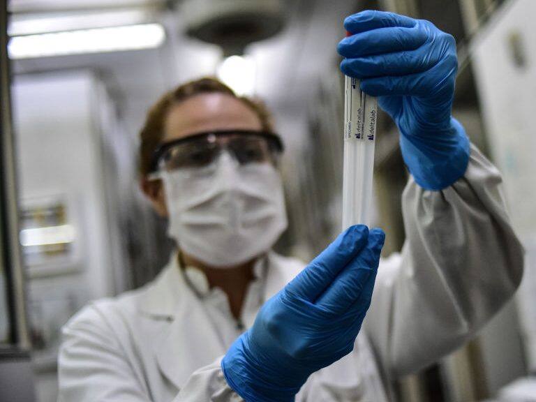 BUENOS AIRES, ARGENTINA - APRIL 28: Biochemist Daniela Beatriz Ori manipulates swab samples to make a real time polymerase chain reaction (RT-PCR) analysis for COVID-19 testing at the biochemistry lab of Central Navy Hospital Dr. Pedro Malloon April 28, 2020 in Buenos Aires, Argentina. The hospital, which is treating COVID-19  patients, has capacity  to process up to 36 swab samples a day. (Photo by Amilcar Orfali/Getty Images)