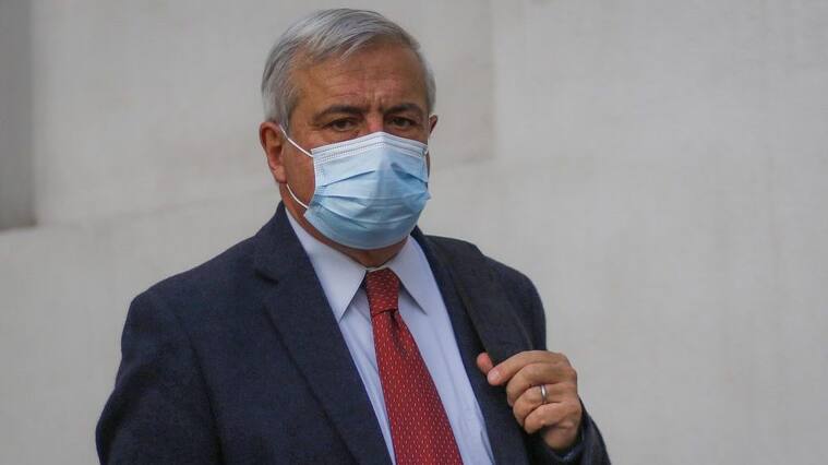 11 de mayo del 2020/SANTIAGOEl ministro de Salud, Jaime Mañalich, se retira del Palacio de La Moneda, tras realizar el balance diario de contagios y fallecidos por covid 19.
FOTO: SEBASTIAN BELTRAN GAETE/AGENCIAUNO