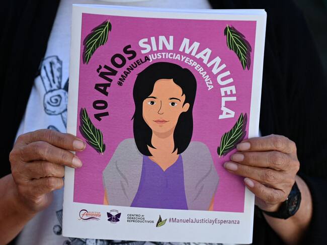 Feministas homenajean a Manuela sentenciada a 30 años de cárcel por un aborto espontáneo