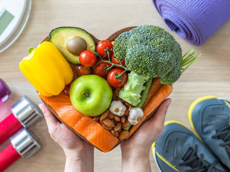 Estos son los ocho hábitos que pueden reducir el riesgo de muerte y retrasar el envejecimiento, según un estudio