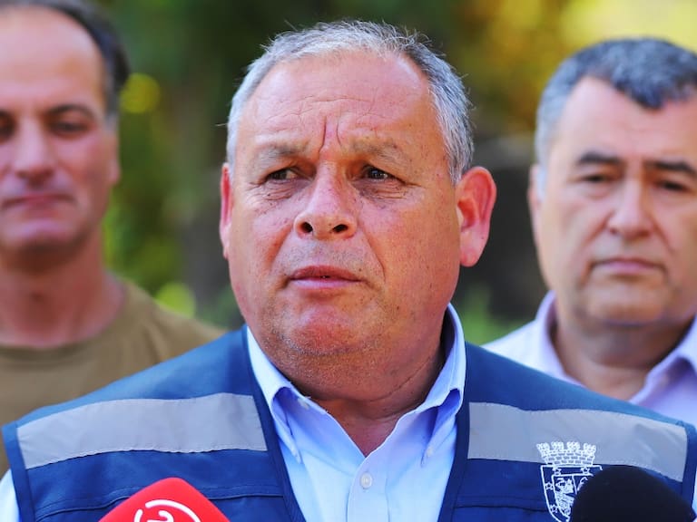 Gobernador Mundaca pidió iniciativa legislativa para «proteger el territorio» tras incendio forestal en Viña del Mar