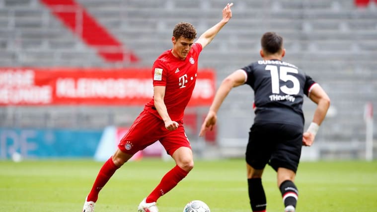 MUNICH, GERMANY - MAY 30: Benjamin Pavard of FC Bayern Muenchen (L) is challenged by Erik Thommy of Fortuna Duesseldorf during the Bundesliga match between FC Bayern Muenchen and Fortuna Duesseldorf at Allianz Arena on May 30, 2020 in Munich, Germany. (Photo by M. Donato/FC Bayern via Getty Images)