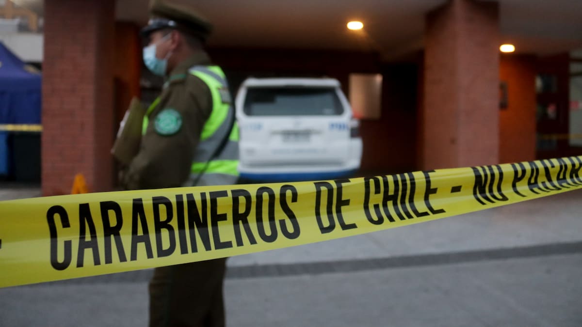En riesgo vital se mantiene ladrón que se lanzó desde un quinto piso en Iquique tras ser sorprendido robando