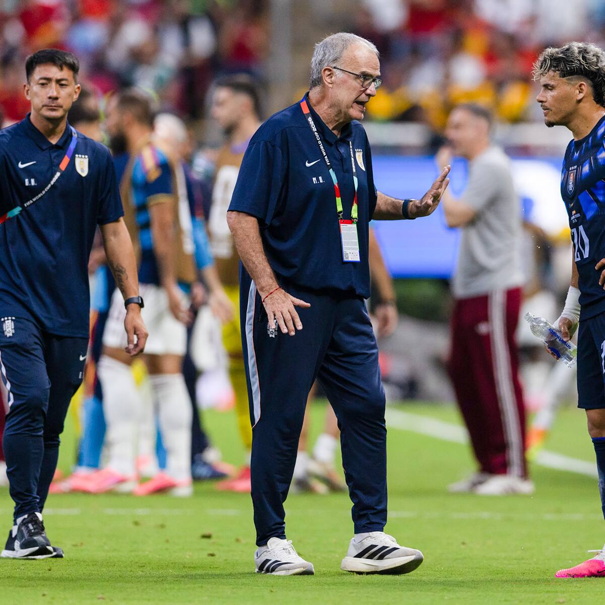Se agudiza la crisis en Uruguay: la AUF castiga a Bielsa y al plantel con una medida sin precedentes
