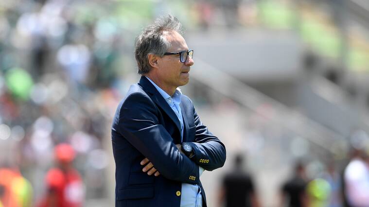 26 DE ENERO DE 2020/VALPARAISOEl director tecnico de Universidad Catolica, Ariel Holan , durante el partido valido por la fecha 1 del Campeonato Nacional AFP PlanVital 2020, entre Santiago Wanderers y Universidad Catolica, disputado en el Estadio Elias Figueroa Brander.
FOTO: PABLO OVALLE ISASMENDI/AGENCIAUNO