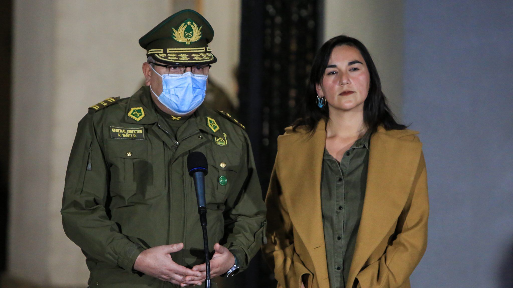 17 de junio de 2022/SANTIAGOLa ministra del Interior Izkia Siches junto al general director de Carabineros Ricardo Yañez se refieren en La Moneda de la detención del presunto homicida del cabo David Florido
FOTO: LUKAS SOLIS/AGENCIAUNO